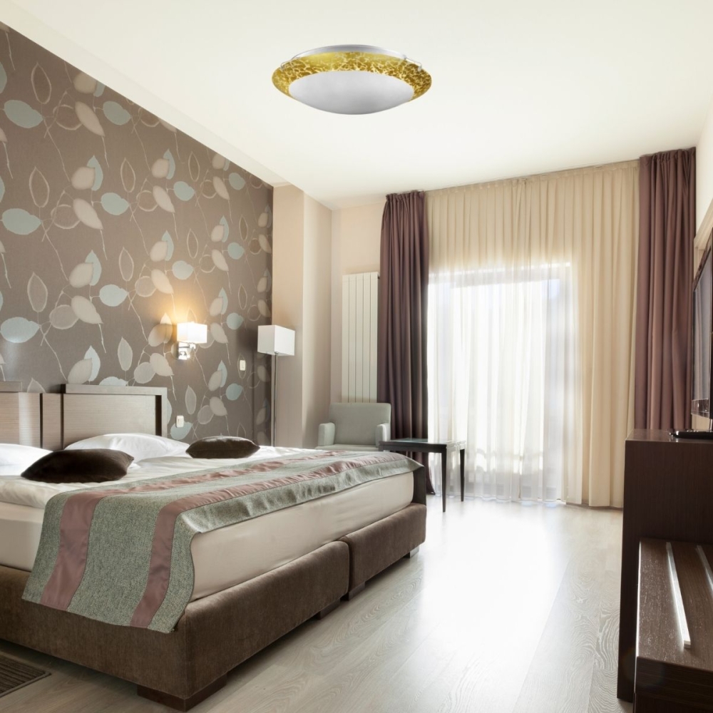 Luminaria De Teto De Vidro Branco Com Borda Dourada Luxo Exclusivo